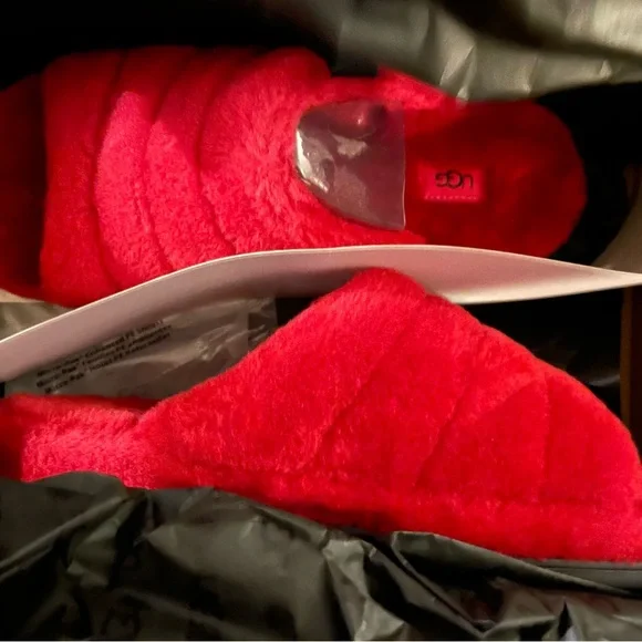 Ugg Fluff You Slippers in RED. Size 10 men. Slide on open toe UGG Fluff You Slide For Men main image 4